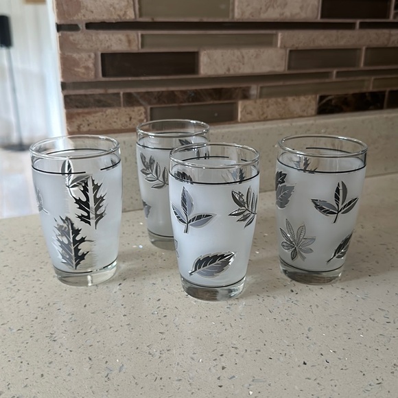 Vintage Set of Four Small Glasses - Picture 1 of 5